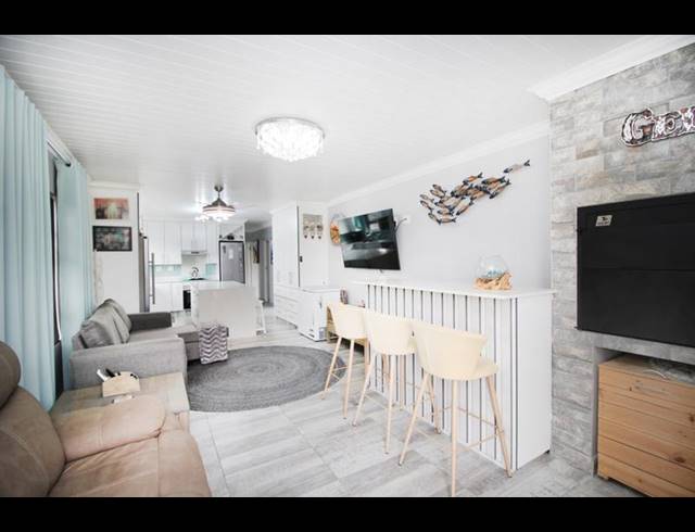 2 BEDROOM TOWNHOUSE FOR SALE IN ISLAND VIEW